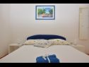 Appartements Ivi - 100 m from pebble beach: A1(2+2), A2(2+2), A3(2+2), A4(4+4), A5(2+2) Drasnice - Riviera de Makarska  - Appartement - A3(2+2): chambre &agrave; coucher