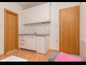 Appartements Ivi - 100 m from pebble beach: A1(2+2), A2(2+2), A3(2+2), A4(4+4), A5(2+2) Drasnice - Riviera de Makarska  - Appartement - A1(2+2): cuisine