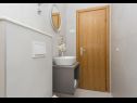 Appartements Ivi - 100 m from pebble beach: A1(2+2), A2(2+2), A3(2+2), A4(4+4), A5(2+2) Drasnice - Riviera de Makarska  - Appartement - A4(4+4): salle de bain W-C