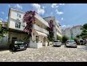 Appartements Denis - great location & large terrace: A1(5) Makarska - Riviera de Makarska  - maison