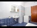Appartements Željko - spacious and affordable A1(6+2), SA2(2), SA3(2), SA4(2+1) Makarska - Riviera de Makarska  - Studio appartement - SA4(2+1): salle de bain W-C