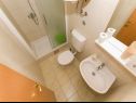 Appartements Srzi 1 - 200 m from sea: A4(2+2), A5(4) Makarska - Riviera de Makarska  - Appartement - A5(4): salle de bain W-C