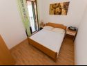 Appartements Srzi 1 - 200 m from sea: A4(2+2), A5(4) Makarska - Riviera de Makarska  - Appartement - A5(4): chambre &agrave; coucher