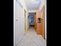 Appartements Zrine - comfortable with a balcony: A1(2+2) Makarska - Riviera de Makarska  - Appartement - A1(2+2): couloir