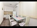 Appartements Pet - 300 m from beach: A1(5) Makarska - Riviera de Makarska  - Appartement - A1(5): cuisine salle à manger