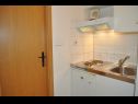 Appartements et chambres Ljuba - 130 meter from sea SA1(2), SA2(2+1), SA6(2+1), A4(2+1), R3(2+1), R7(2+1) Makarska - Riviera de Makarska  - Studio appartement - SA2(2+1): cuisine