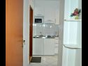 Appartements et chambres Ljuba - 130 meter from sea SA1(2), SA2(2+1), SA6(2+1), A4(2+1), R3(2+1), R7(2+1) Makarska - Riviera de Makarska  - Appartement - A4(2+1): cuisine