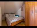 Appartements Duki - sea view: A1(4+1), A2(3+2) Makarska - Riviera de Makarska  - Appartement - A1(4+1): chambre &agrave; coucher