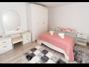 Appartements Angel - nice garden: A1(4), SA(2) Makarska - Riviera de Makarska  - Appartement - A1(4): chambre &agrave; coucher