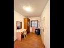 Appartements Bogomir - 80 m from beach: A1(4+1) Podgora - Riviera de Makarska  - Appartement - A1(4+1): chambre &agrave; coucher