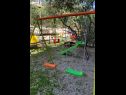 Appartements Antisa - with playground: A1 jug(4+1), A2 sjever(4) Tucepi - Riviera de Makarska  - aire de jeux enfants