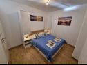 Appartements Gogi - 100 m from beach: A6(4+1), A1(2+1), A2(2+1), A8(4+2) Zivogosce - Riviera de Makarska  - Appartement - A8(4+2): chambre &agrave; coucher