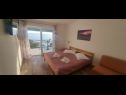 Appartements Gogi - 100 m from beach: A6(4+1), A1(2+1), A2(2+1), A8(4+2) Zivogosce - Riviera de Makarska  - Appartement - A1(2+1): chambre &agrave; coucher