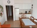 Appartements Nina - sea view family apartments SA1A(3), A1Donji(2+1), A3(6), A4(4+1), A5(6), A6(4) Celina Zavode - Riviera de Omis  - Appartement - A5(6): cuisine salle à manger