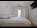 Appartements Mir - close to beach: SA1(2), SA2(2), SA3(2+1), SA4(2), A5(4) Duce - Riviera de Omis  - Appartement - A5(4): chambre &agrave; coucher
