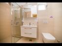 Appartements Saga 2 - with swimming pool A6(4+1), A7 (2+2), A8 (4+1) Lokva Rogoznica - Riviera de Omis  - Appartement - A8 (4+1): salle de bain W-C