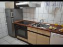 Appartements Zorica - with view: A1(4+1), SA2(2+1), SA3(2+1), SA4(2+1), A5(10+1) Marusici - Riviera de Omis  - Appartement - A5(10+1): cuisine