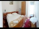 Maisons de vacances Marus - town center H(6) Omis - Riviera de Omis  - Croatie  - H(6): chambre &agrave; coucher