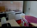 Maisons de vacances Marus - town center H(6) Omis - Riviera de Omis  - Croatie  - H(6): cuisine salle à manger