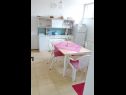 Maisons de vacances Marus - town center H(6) Omis - Riviera de Omis  - Croatie  - H(6): cuisine salle à manger