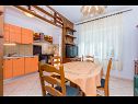 Appartements Ivan - 15 m from beach: A1(7+1), A2 Žuti (2+2), A3 Crveni (2+2) Lun - Île de Pag  - Appartement - A1(7+1): cuisine salle à manger