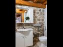 Maisons de vacances Three holiday homes: H1 Azur (4), H2 Wood (4), H3 Ston (4+2) Orebic - Péninsule de Peljesac  - Croatie  - H2 Wood (4): salle de bain W-C
