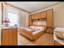 Appartements Duša - with great view: A1(4+1), A3 I kat(2+1), A2 II kat(2+1) Banjol - Île de Rab  - Appartement - A3 I kat(2+1): chambre &agrave; coucher