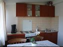 Appartements et chambres Mila - yard: A1(4+1), R1(2+1), R2(2) Supetarska Draga - Île de Rab  - Appartement - A1(4+1): cuisine salle à manger
