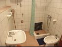 Appartements Irmica - by the sea: A1(2+3), A2(2+1), SA3(2+1), SA4(2), SA5(3) Lukovo Sugarje - Riviera de Senj  - Appartement - A2(2+1): salle de bain W-C