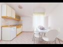 Appartements Vik - 250 m from beach A1(4), A2(3), A3(2), SA4(2) Brodarica - Riviera de Sibenik  - Appartement - A2(3): cuisine salle à manger