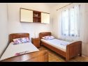 Appartements Branka - 30 m from beach: A1 zeleni(4+1), A2 žuti(4+1) Baie Kanica (Rogoznica) - Riviera de Sibenik  - Croatie  - Appartement - A1 zeleni(4+1): chambre &agrave; coucher