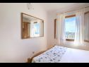 Appartements Branka - 30 m from beach: A1 zeleni(4+1), A2 žuti(4+1) Baie Kanica (Rogoznica) - Riviera de Sibenik  - Croatie  - Appartement - A2 žuti(4+1): chambre &agrave; coucher