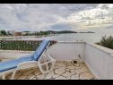 Appartements Ziva - by the beach; A1(6), A2(4), A3 (2+1) Baie Lozica (Rogoznica) - Riviera de Sibenik  - Croatie  - Appartement - A3 (2+1): vue de la terrasse (maison et environs)
