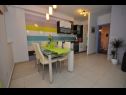 Appartements Njoko - sea view & private parking: A1(2+2), A2(3+2) Sepurine (Île de Prvic) - Riviera de Sibenik  - Appartement - A1(2+2): cuisine salle à manger