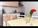 Appartements Hope - 200 m from sea: A1(4+2), A2(2+2), A3(2+2), A4(2+1), A5(2+1) Srima - Riviera de Sibenik  - Appartement - A2(2+2): cuisine salle à manger