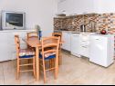 Appartements Hope - 200 m from sea: A1(4+2), A2(2+2), A3(2+2), A4(2+1), A5(2+1) Srima - Riviera de Sibenik  - Appartement - A3(2+2): cuisine salle à manger