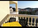 Appartements Marija - 100 m from beach: A1(4), A2(4), A3(4), A4(3), A5(2+1) Tribunj - Riviera de Sibenik  - Appartement - A2(4): terrasse