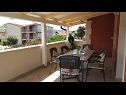 Appartements Depa - garden and barbecue: A1(4), A2(4), A3(4) Vodice - Riviera de Sibenik  - Appartement - A1(4): terrasse