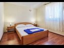 Appartements Lasan - 150 m from sea: A1(4), A2(4) Vodice - Riviera de Sibenik  - Appartement - A1(4): chambre &agrave; coucher