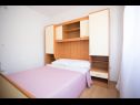 Appartements Ana - quiet and peaceful: A1(4+1), A2(4+1) Maslinica - Île de Solta  - Appartement - A2(4+1): chambre &agrave; coucher