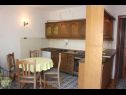 Appartements Jagoda - next to the sea: A1(2+2), B2(2+2), C3(2+2), D4(2+2) Necujam - Île de Solta  - Appartement - A1(2+2): cuisine salle à manger