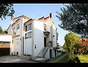 Appartements Božana - with parking : A1(2), A2(2+1), A3(3+2) Kastel Luksic - Riviera de Split  - maison