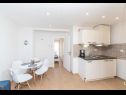 Appartements Niko - modern: SA1(2), A2(2+2), A3(2+2), A4(4+2) Kastel Luksic - Riviera de Split  - Appartement - A3(2+2): cuisine salle à manger