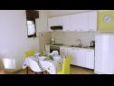 Appartements Božana - with parking : A1(2), A2(2+1), A3(3+2) Kastel Luksic - Riviera de Split  - Appartement - A3(3+2): cuisine salle à manger