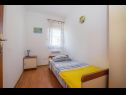 Appartements Danijela - 200 m from beach: Nina (3) Kastel Stafilic - Riviera de Split  - Appartement - Nina (3): chambre &agrave; coucher