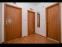 Appartements Danijela - 200 m from beach: Nina (3) Kastel Stafilic - Riviera de Split  - Appartement - Nina (3): couloir