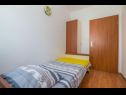 Appartements Danijela - 200 m from beach: Nina (3) Kastel Stafilic - Riviera de Split  - Appartement - Nina (3): chambre &agrave; coucher