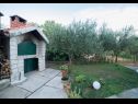 Appartements Damir - with garden: A1(6) Kastel Stafilic - Riviera de Split  - maison