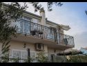Appartements Damir - with garden: A1(6) Kastel Stafilic - Riviera de Split  - maison