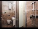 Appartements Damir - with garden: A1(6) Kastel Stafilic - Riviera de Split  - Appartement - A1(6): salle de bain W-C